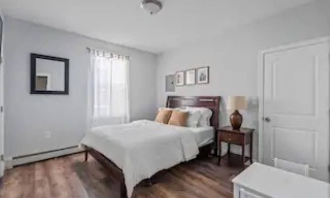 Wanskuck Apartment | The Deluxe-Suite at The North End APT with Laundry