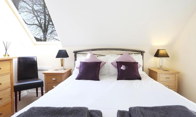 Littlebredy Apartment | THE DEN, a Secluded Annex with Hot-tub & Heating