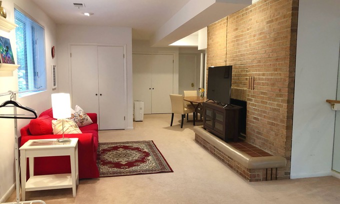 Woodacres House | The Den @ Glen Echo