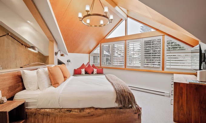 Village North Condo | The Den | Heart of Village | Free Parking
