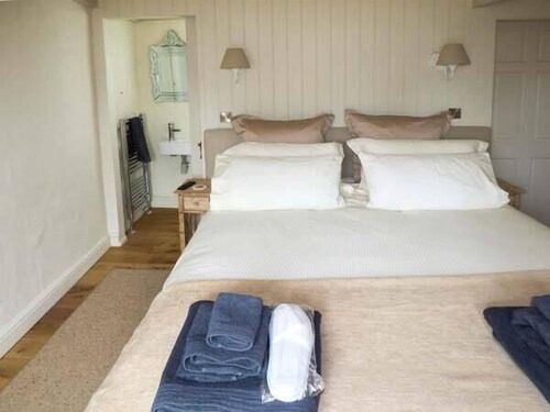 Llanybri Cottage | The Den, LLANSTEFFAN