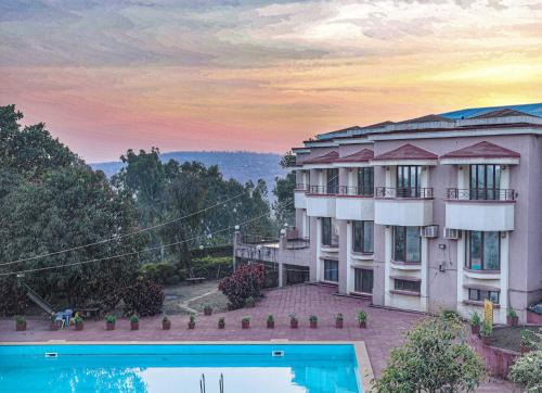 Panchgani Hotel | The Dhanhills - a valley view hotel in panchgani