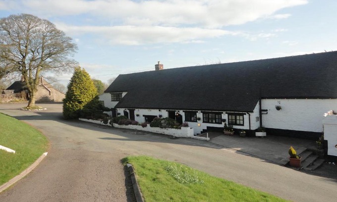 Swinscoe Hotel | The Dog & Partridge Country Inn