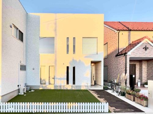 Inzai House | The Dolphin