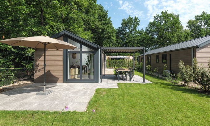 Lieren House | The Doornenburg Lodge offers a comfortable holiday home for 6 people with modern amenities and a private terrace in the Veluwe.