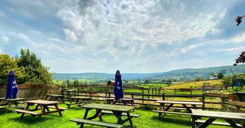 Castleton Bed & Breakfast | The Downe Arms Hotel