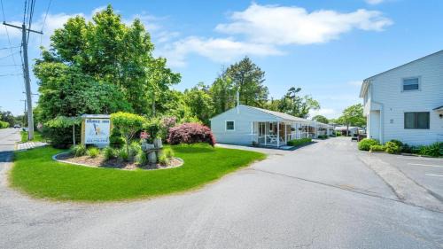 Hampton Bays Hotel | The Drake Inn