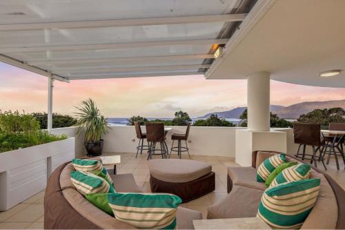 Cairns Apartment | 'The Dreamscape' Sea View Serenity on the Esplanade