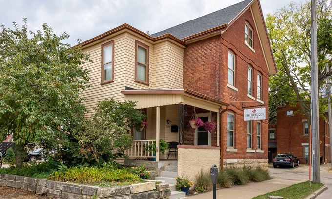 Downtown Dubuque House | The Dubuque House - Historic Downtown Location