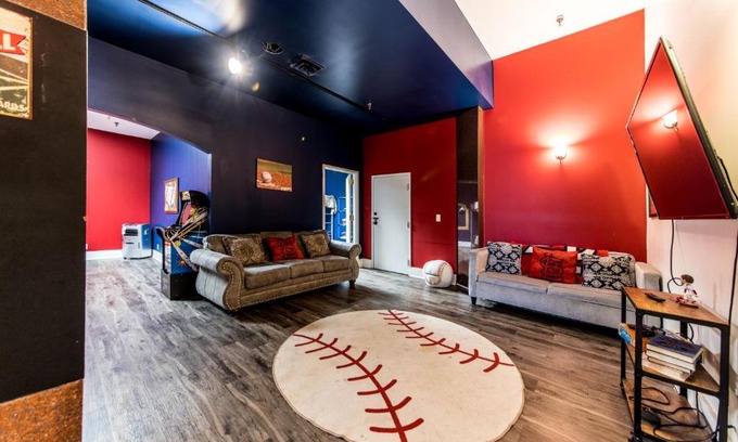 Downtown St. Louis Apartment | THE DUGOUT - The Team House