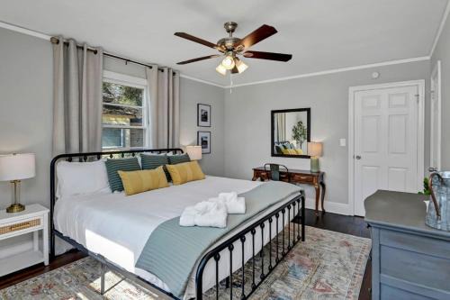 Eau Claire House | The Duke - Pet Friendly