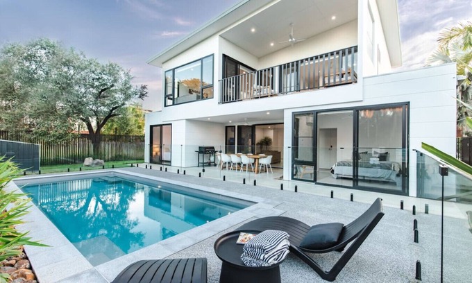 Agnes Water House | The Dūne - 4 BR w/Private Pool - 100m to Beach