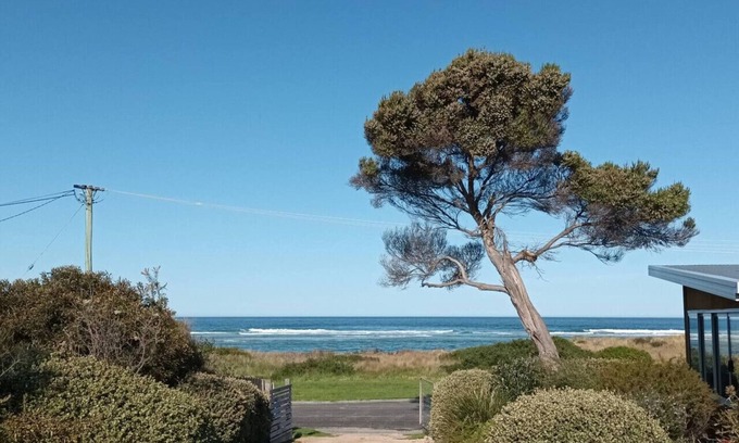 Scamander House | The Dunes - King Studio - 50m from Scamander Beach
