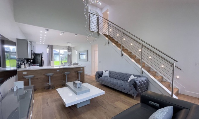 Jeffersonville - Clarksville House | The Eagle 🦅 baby & Pet friendly