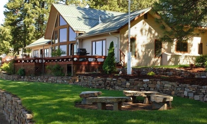 Boundary County House | The Eagle's Nest - Experience Tranquility