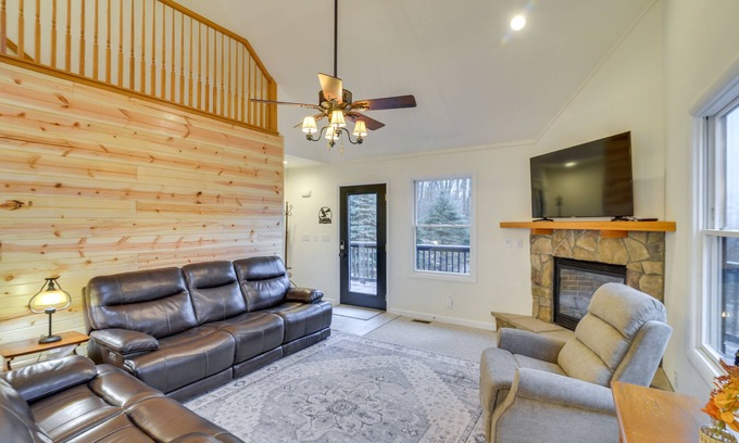 Terra Alta Cabin | 'The Eagles Nest at Alpine' Cabin w/Fireplace!