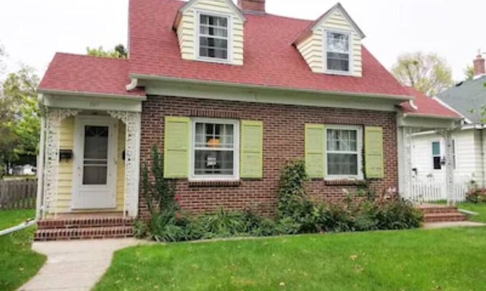 Morris House | The East Side Inn is a charming little house in the small town of Morris, Minnesota.