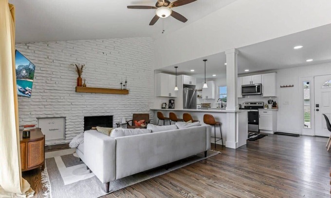 Columbus House | The Eastlawn Ranch 3BD 2BA