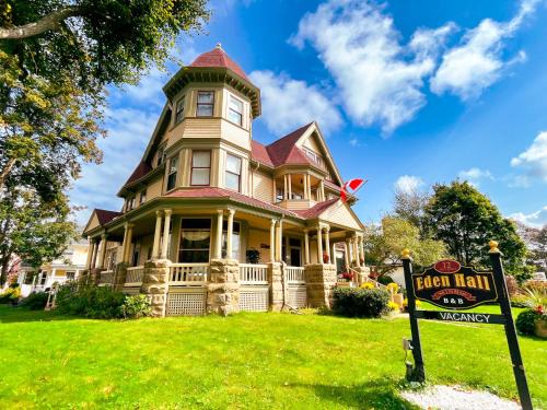 Queens Square Hotel | The Eden Hall Inn