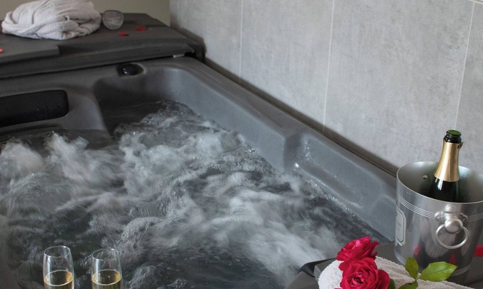 Carpentras House | The Eden House, an intimate, romantic cocoon with jacuzzi