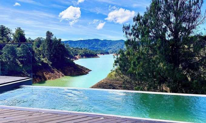 Guatape House | The EleMYNT Mansion - Guatape