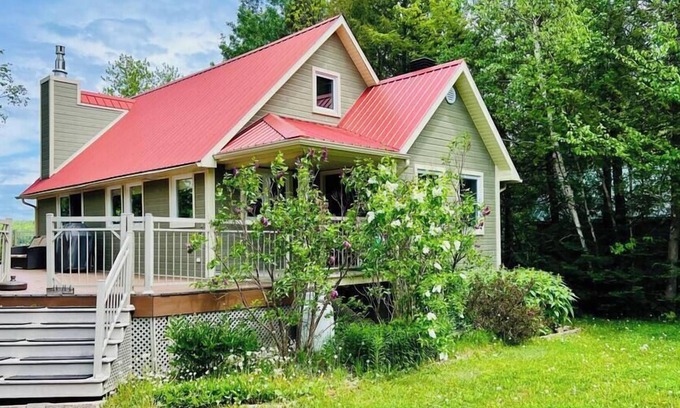 Stratford Ski Chalet | The Elgin Inn directly on the lake with dock-SPA