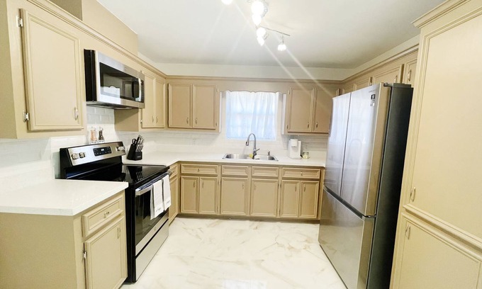 Pharr House | ✨The Elite✨ 3BR Newly Renovated💎 AIRPORT✈️