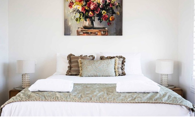 Orange Apartment | The Elm Apartments | The Gold Room