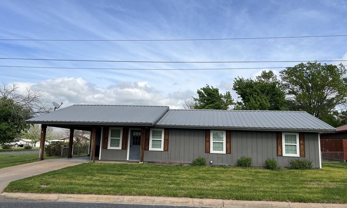 Mason House | The Elm Street Retreat
