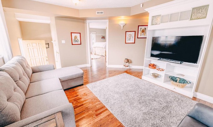 Drumheller Apartment | The Elowen Suite - Downtown