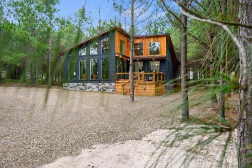 Broken Bow House | The Ember House - Luxury Honeymoon Cabin