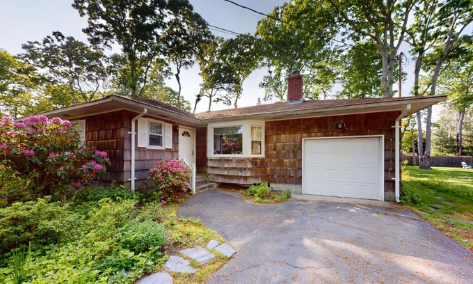Cutchogue House | The Endless Summer Cottage