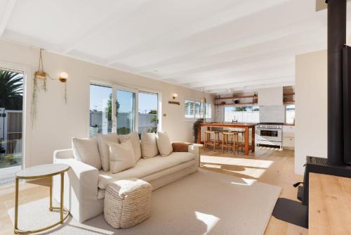 Mount Maunganui House | The Endless Summer Home - Beach and Town Location
