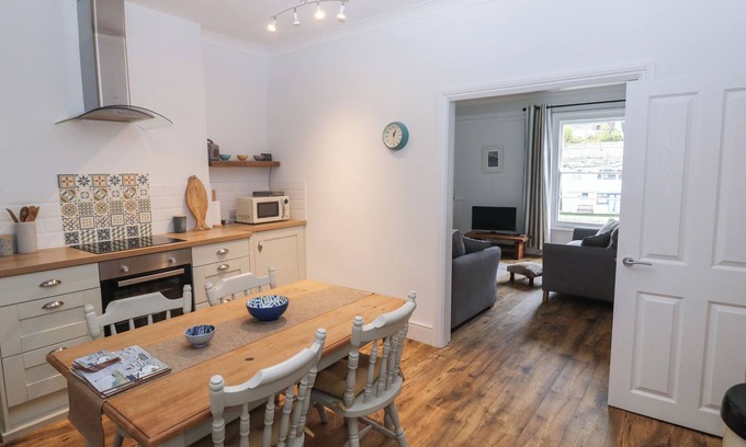 Dartmouth Cottage | The English School, Flat 2
