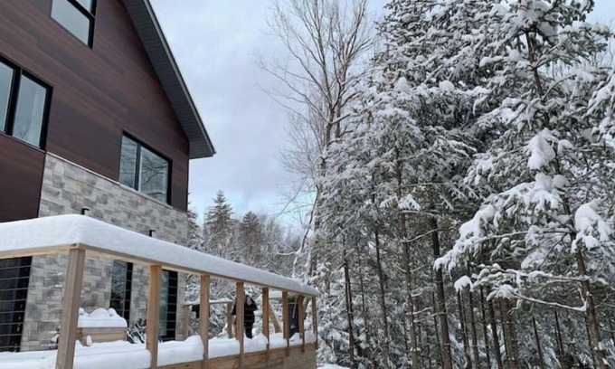 Lac Beauport House | The Escape - At the Water's'Edge
