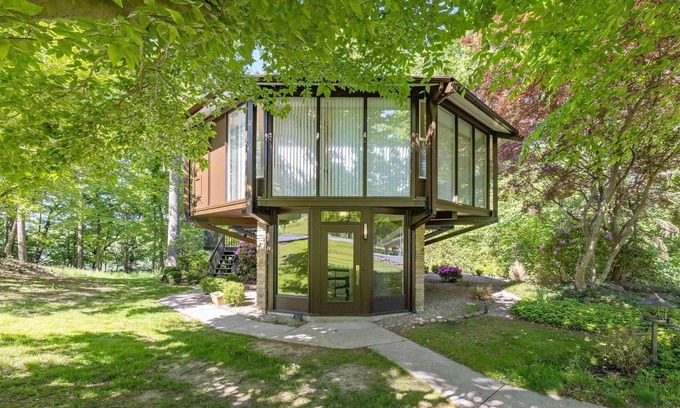 Cheat Lake House | The Escape Pod at Cheat Lake/Morgantown, WVU - 2BD/2BA, HOT TUB, Lake & Golf