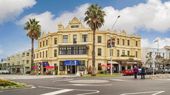 Devonport Hotel | The Esplanade Hotel