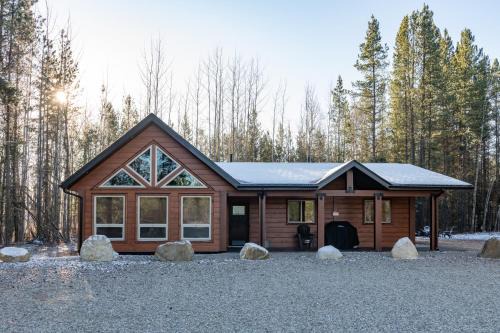 Valemount House | The Evergreen Cabin
