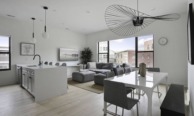Logan Square Condo | The Exclusive- 7 Bed, 6 Bath Retreat