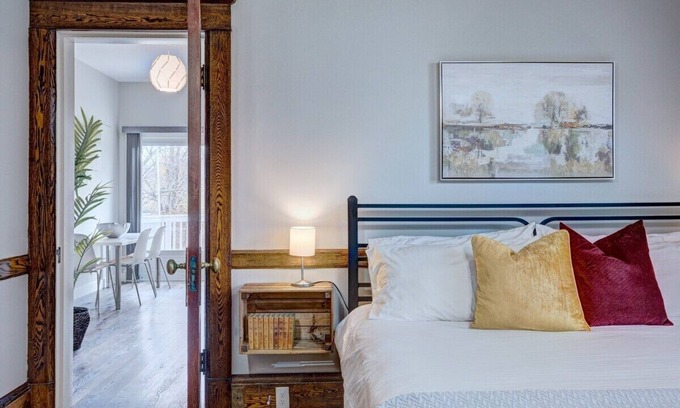 Lunenburg House | The Executive Suite Sleeps 2 Free WiFi