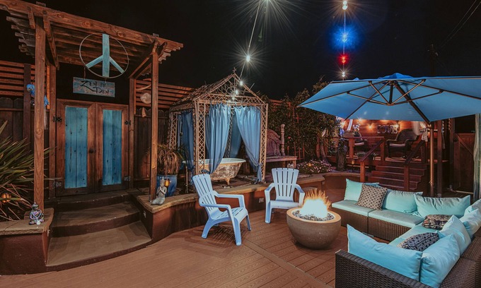 Baywood Park House | The Famous Zen Den one block from the water