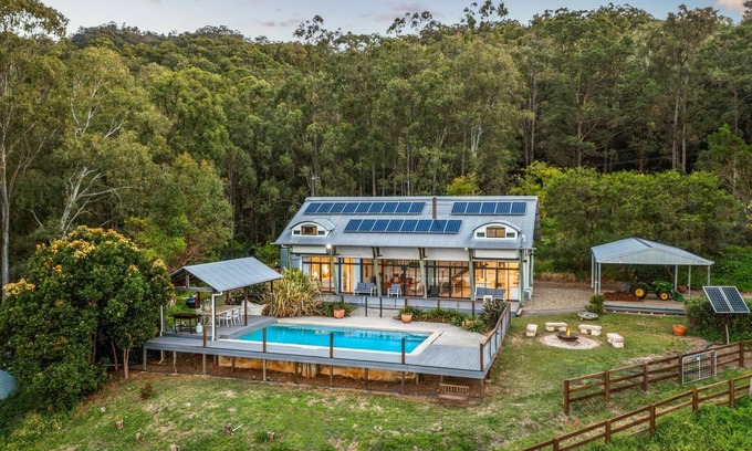 Montville House | The Farm on Razorback Ridge - Exquisite Getaway in Idyllic Location