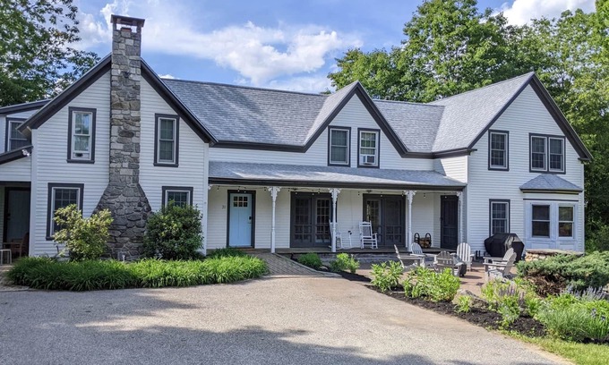 Bryant Pond House | The Farmhouse at Bryant Pond