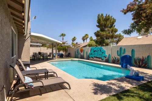 Sunset Ridge House | The Fashionable Fox Trotter with Heated Pool