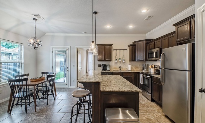 Fayetteville House | The Fayetteville Villa- cozy home near UofA