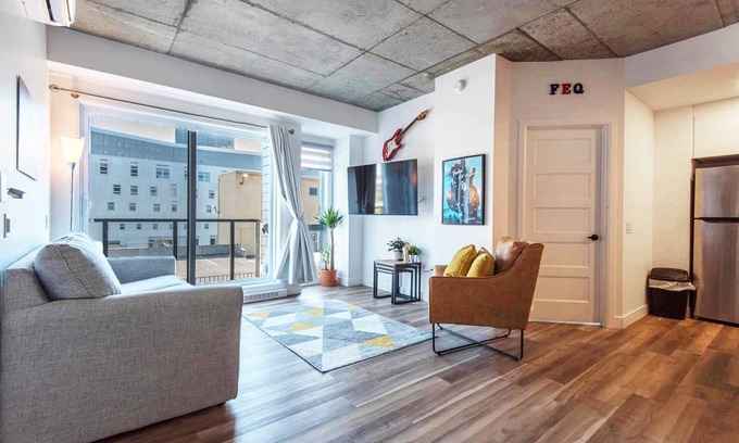 Saint-Roch Apartment | The FEQ Lodge (with rooftop pool and gym)