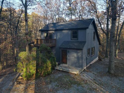 Great Cacapon House | The Fern - Private - Pet Friendly - Fireplace - River Access - Fire Pit - EV Station