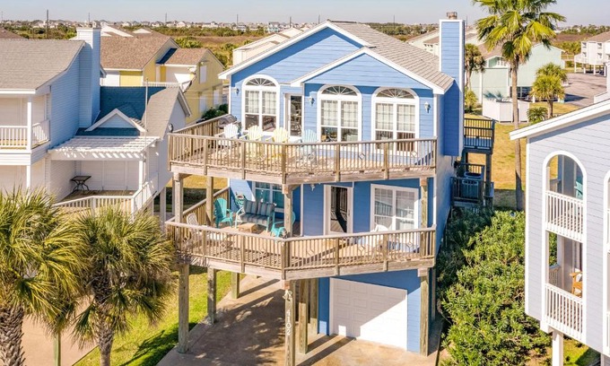 Pirates Beach House | The Fiddler Crab