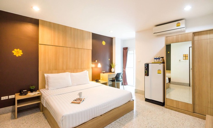 Rong Muang Hotel | The Fifth Residence Hotel