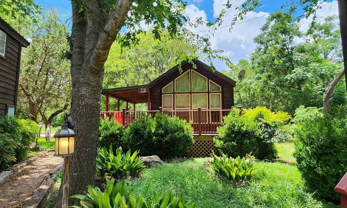 Fredericksburg Cabin | The Fig Cabin at Mendelbaum Winery Guest Cabins